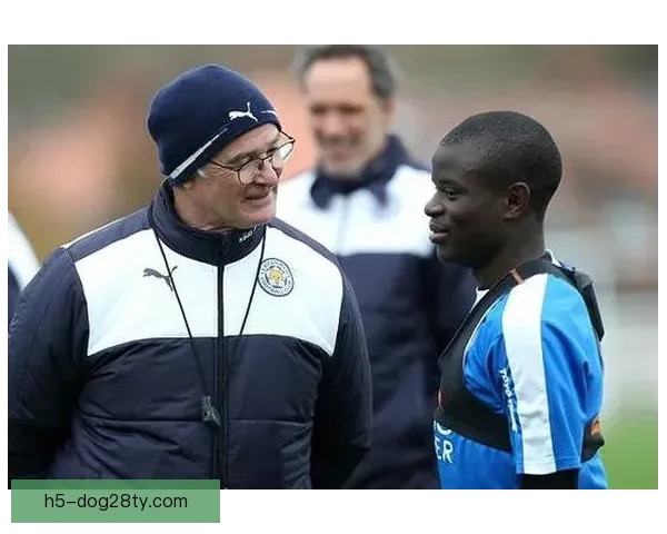 抽象视角下球迷迎坎特之争议风波