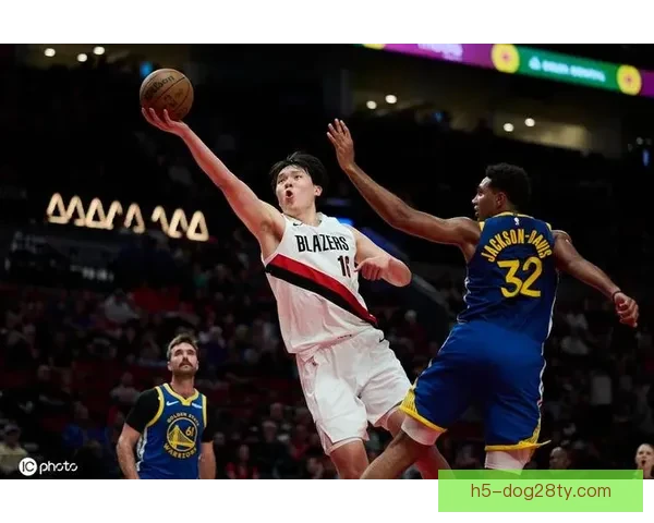 开拓者大胜76人杨瀚森妙上篮