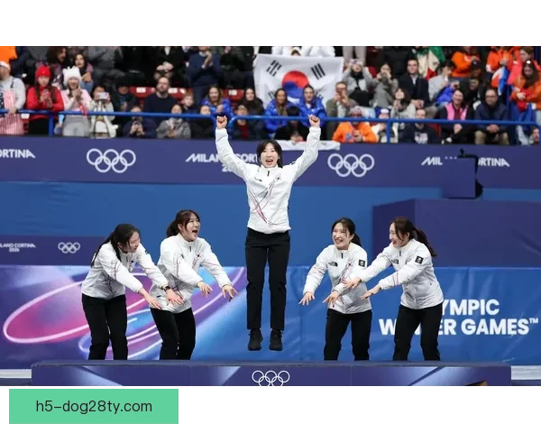 中国女子3000米接力获铜 荷兰夺冠