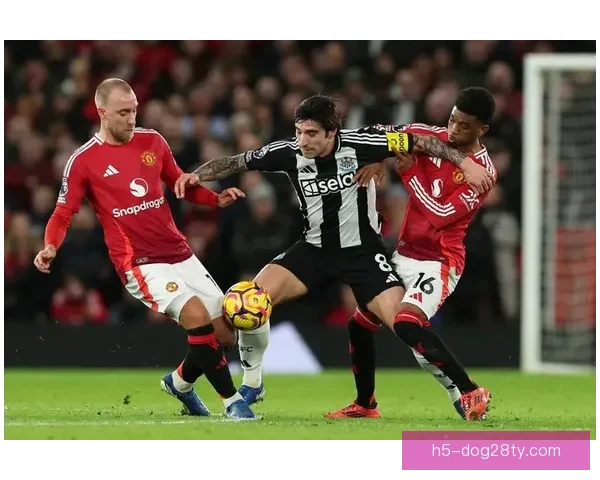 内维尔看好曼联第三伤病困蓝军